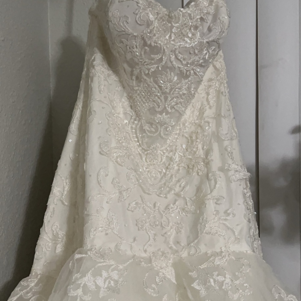 Wedding dress and shape wear